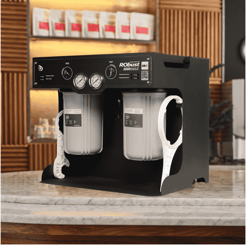 BWT RObust 3000MAX reverse osmosis water filter system in a restaurant, showing its application for coffee machines and dishwashers, ensuring high-quality water for beverages and reducing equipment maintenance.
