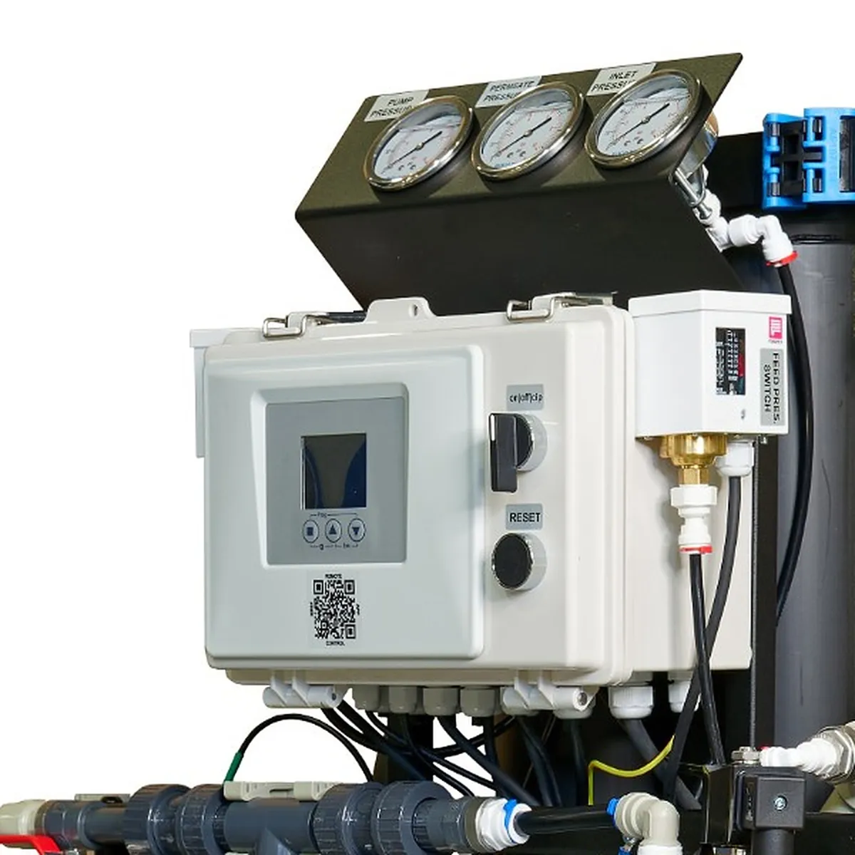 Aquaphor APRO-IM-500-PLUS control panel and pressure gauges on mobile RO DI system